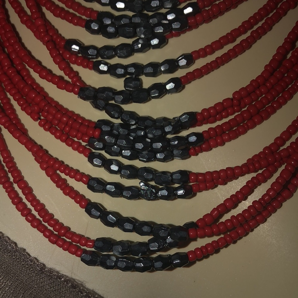 Statement Necklace with black and red small beads - Picture 6 of 10